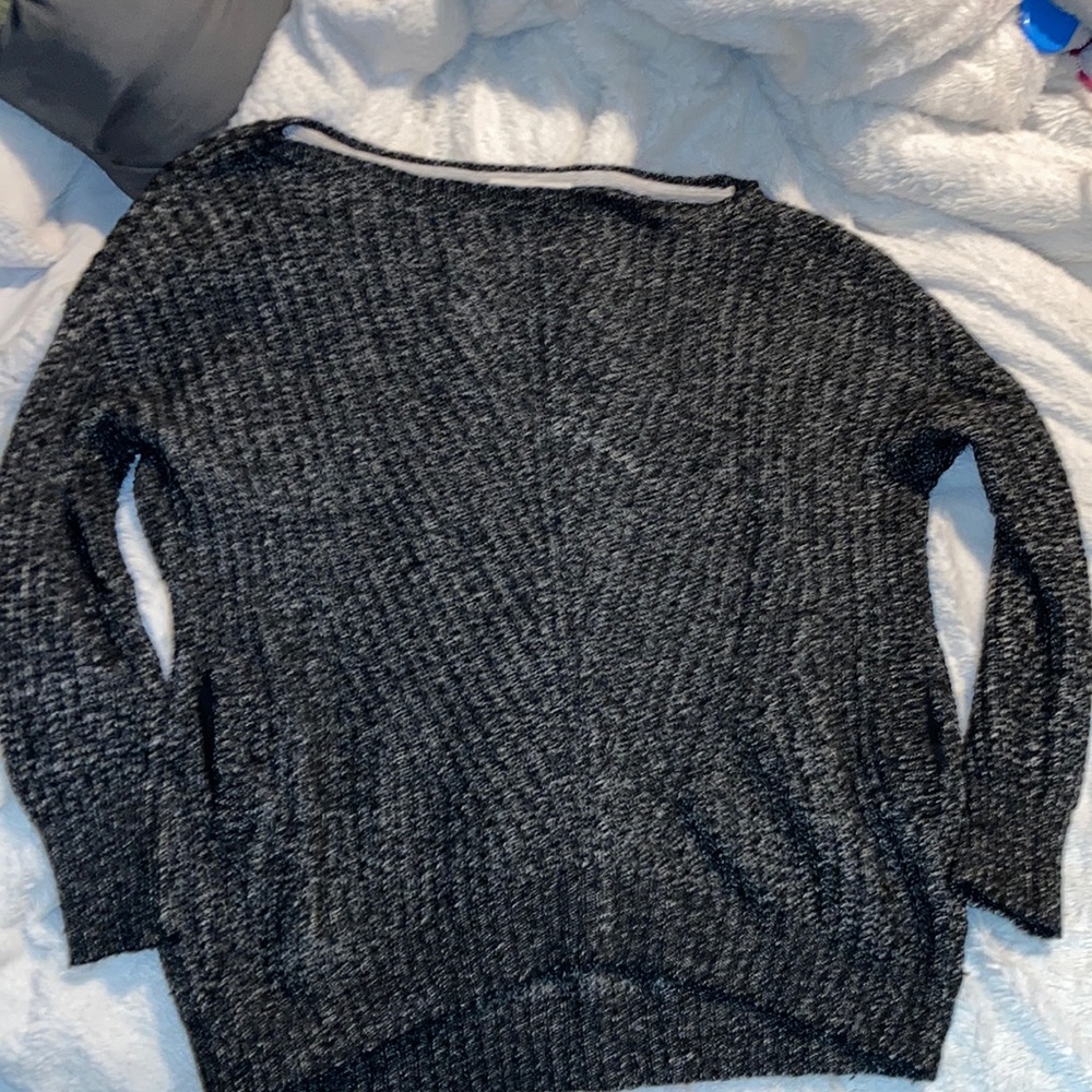 Off the shoulder pepper color sweater knitted has pockets